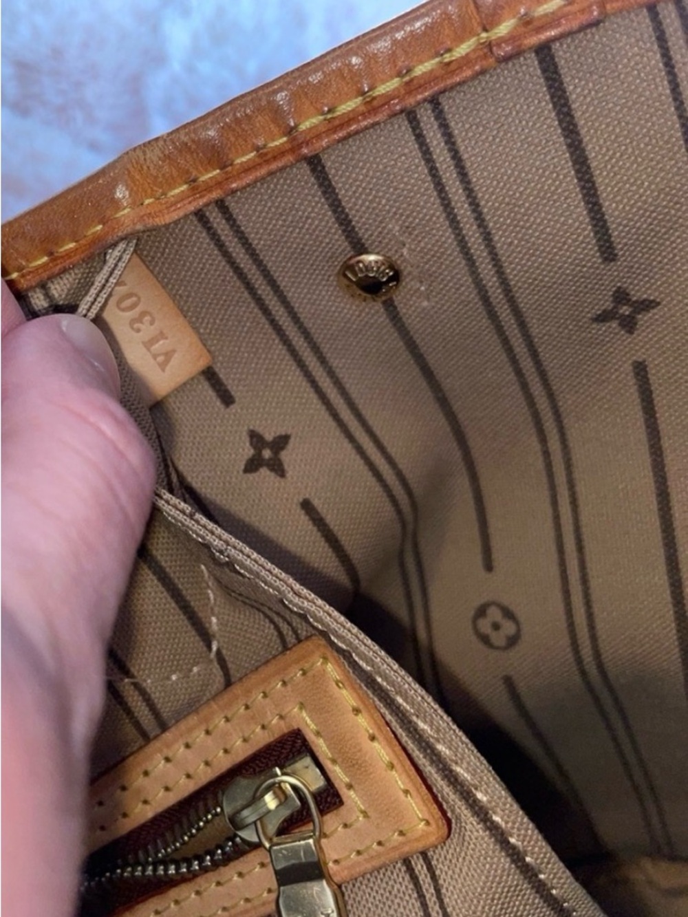 Authentic Louis Vuitton Neverfull PM in Monogram - Picture 12 of 13